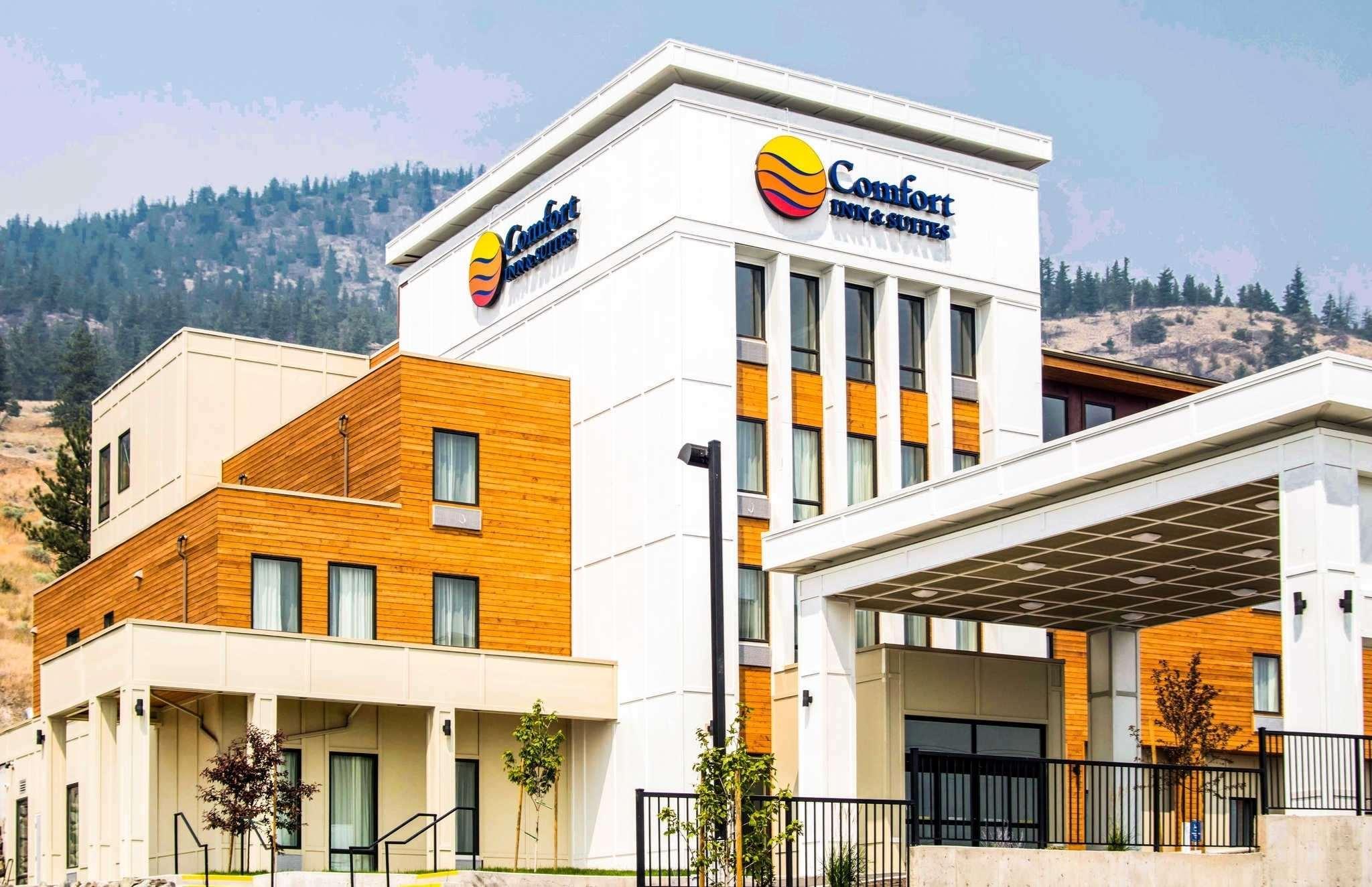 Comfort Inn & Suites Merritt Exterior photo