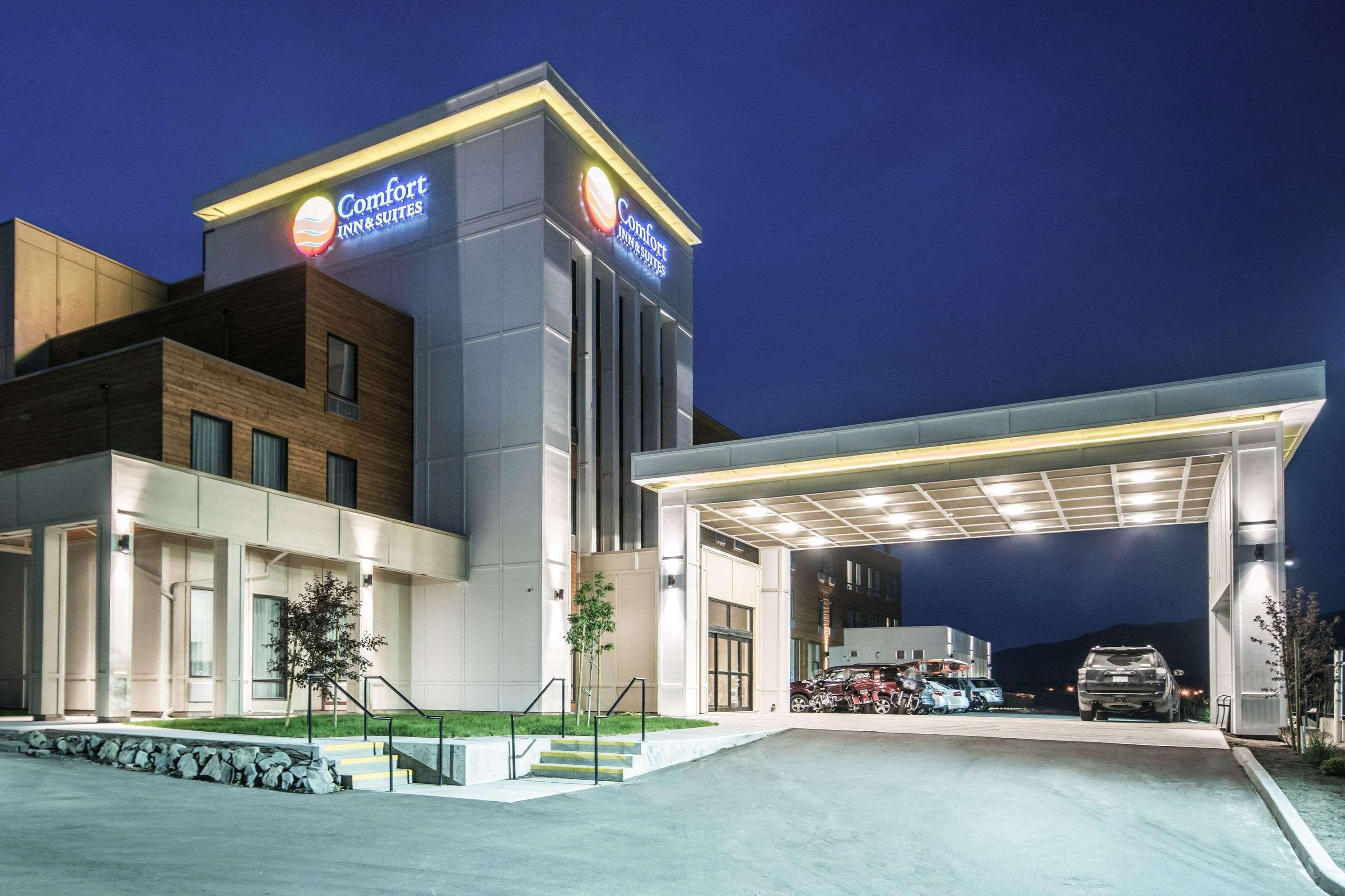 Comfort Inn & Suites Merritt Exterior photo
